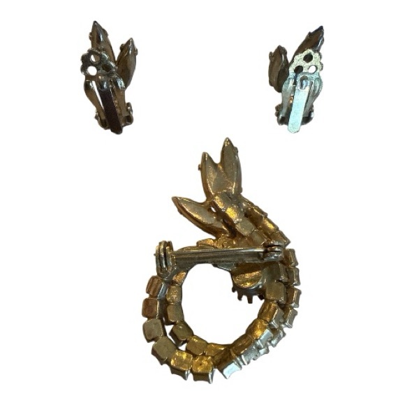 Vintage 1950s Blue & White Rhinestone Wreath Brooch & Clip Earrings Set - Picture 2 of 5